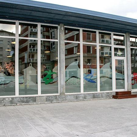 Mundaka Hostel & Sports Cafe Buitenkant foto
